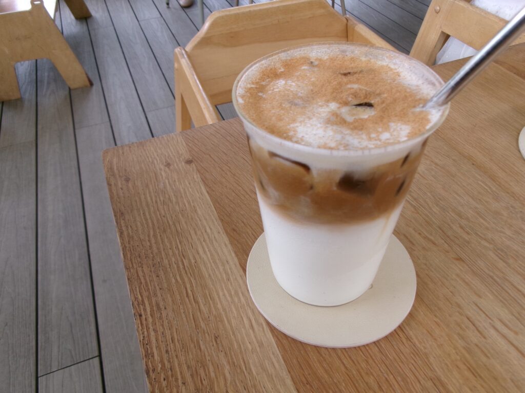 Frankie & Fern'sのアイスカフェラテ