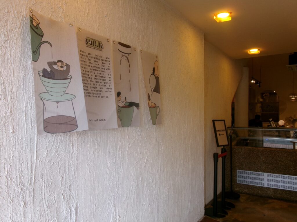 カトンのカフェ「pull. in coffee」の内装