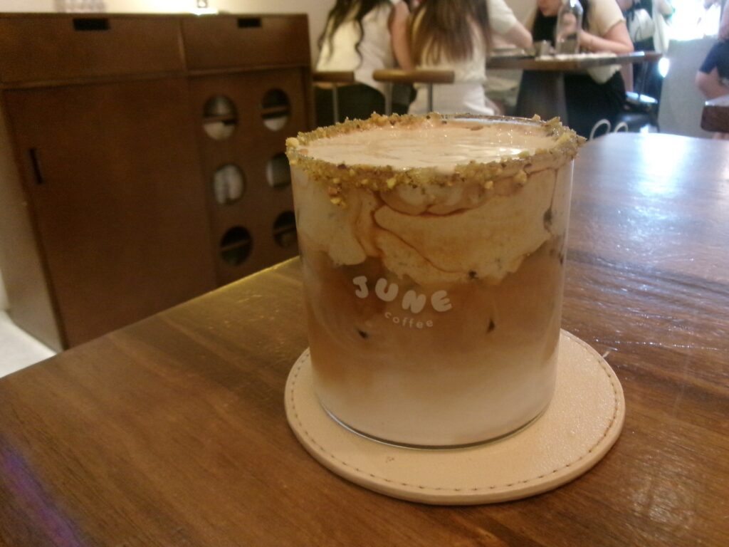 おしゃれなピスタチオラテ
