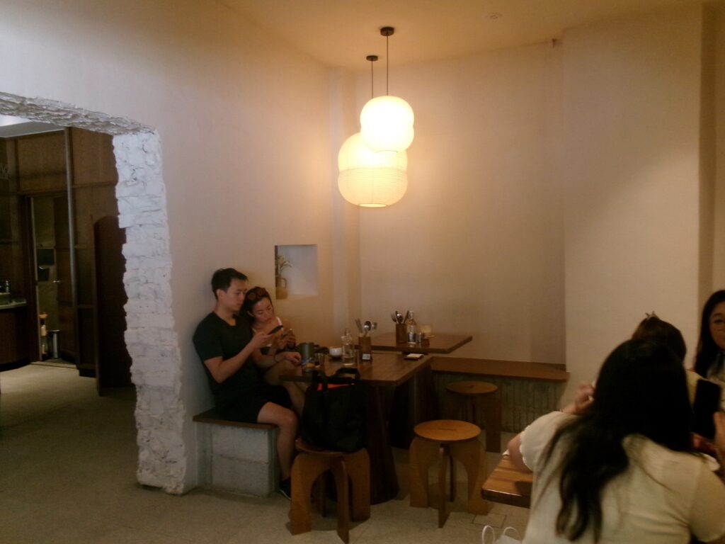 JUNE Coffeeのおしゃれな内装