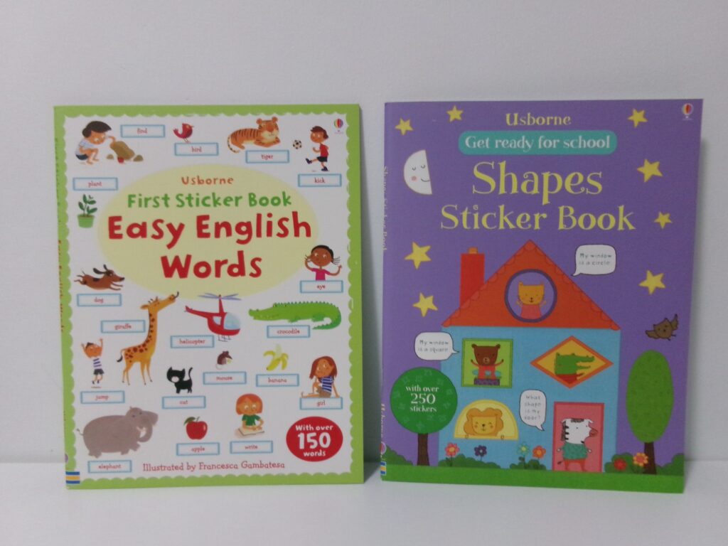 英語の勉強にもなるシールブック