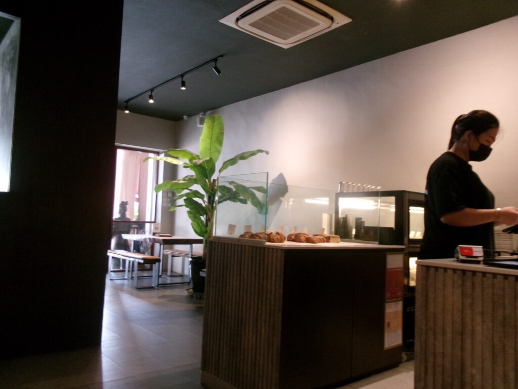 Kings Cart Coffee Factryのシックな店内