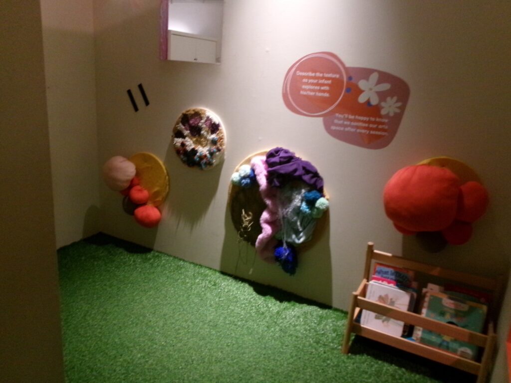 The Art Groundの隠れ家のような絵本コーナー