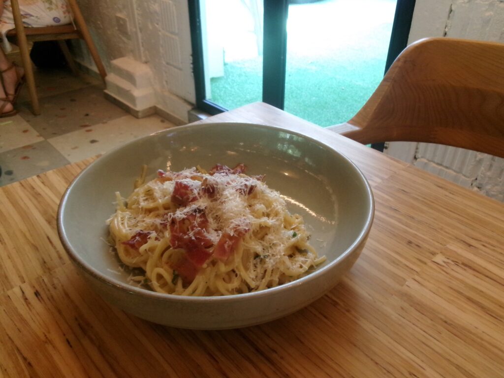 at feastのパスタ