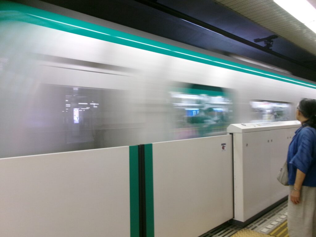 疾走感のある電車。
