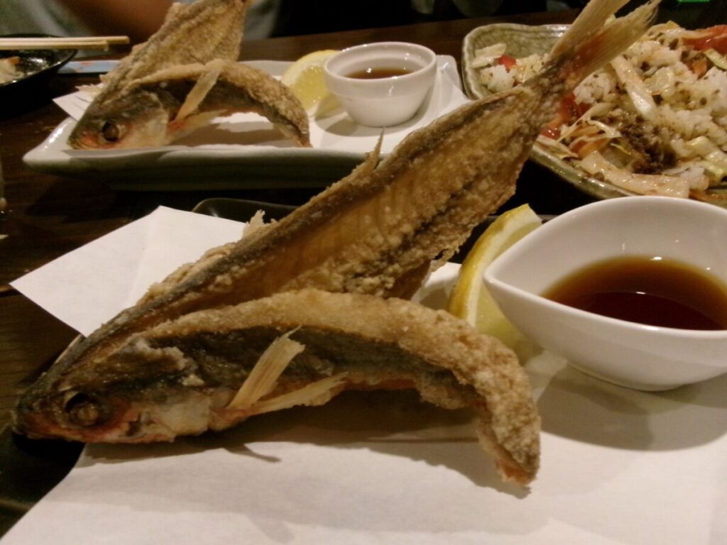 沖縄の居酒屋さんのグルクンの唐揚げ