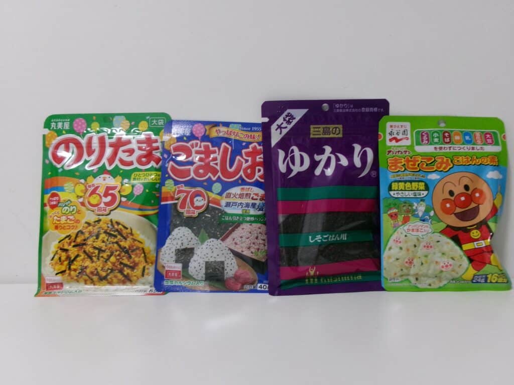 数種類のふりかけ