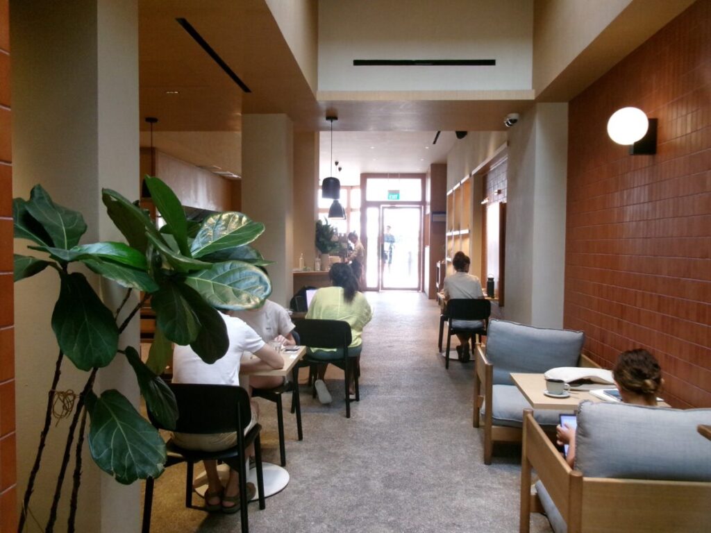 Plain Vanilla East Coastのおしゃれな店内