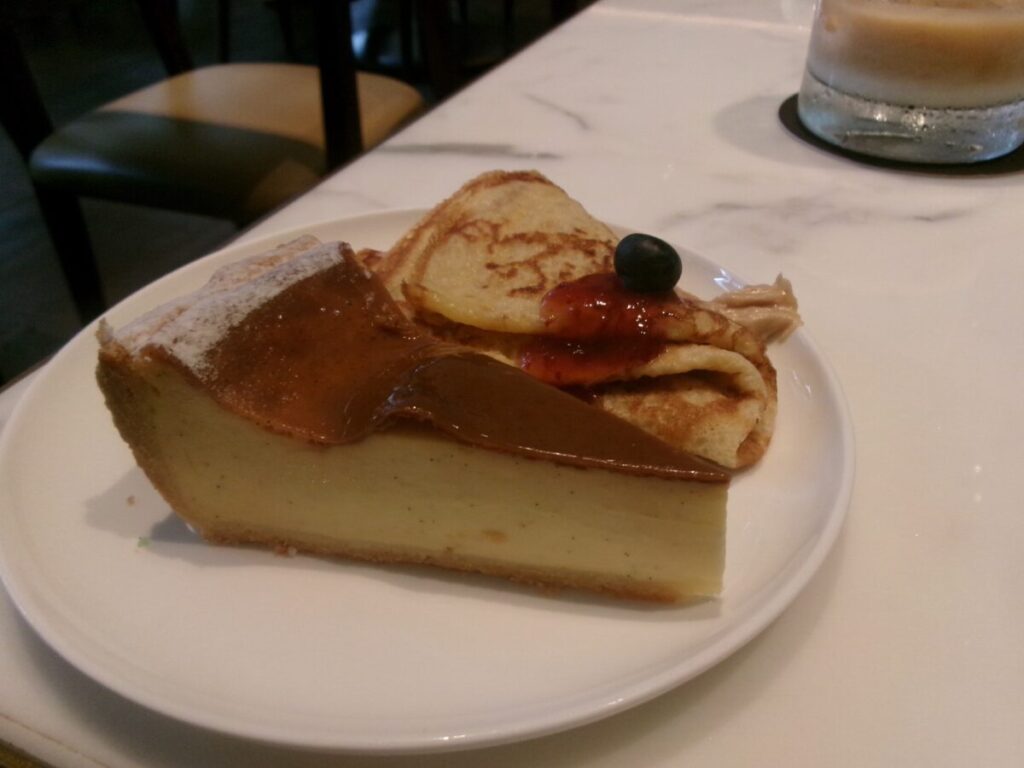 fysh at editionのケーキ