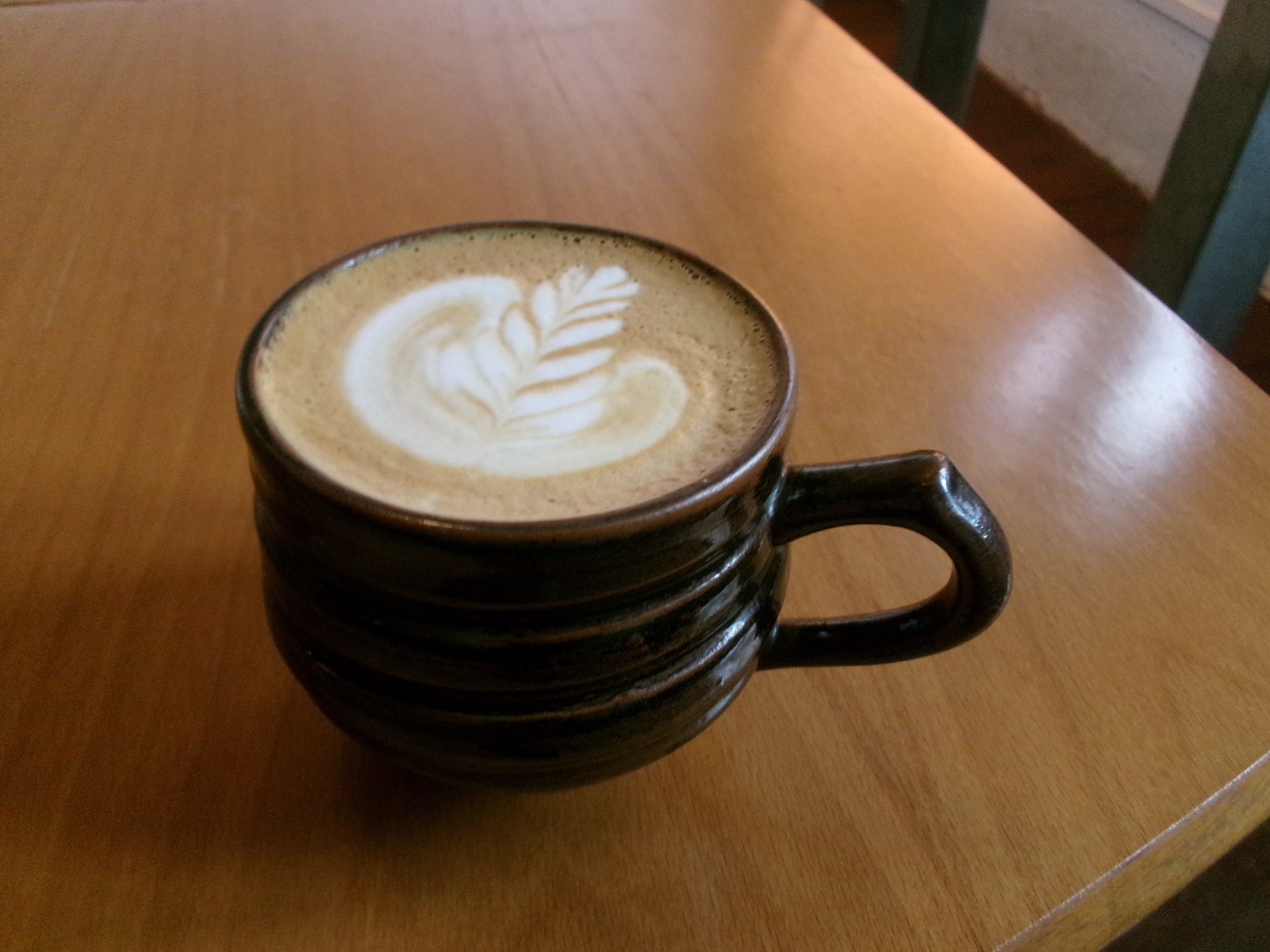 静かなカフェ「Ceres」のカフェラテ