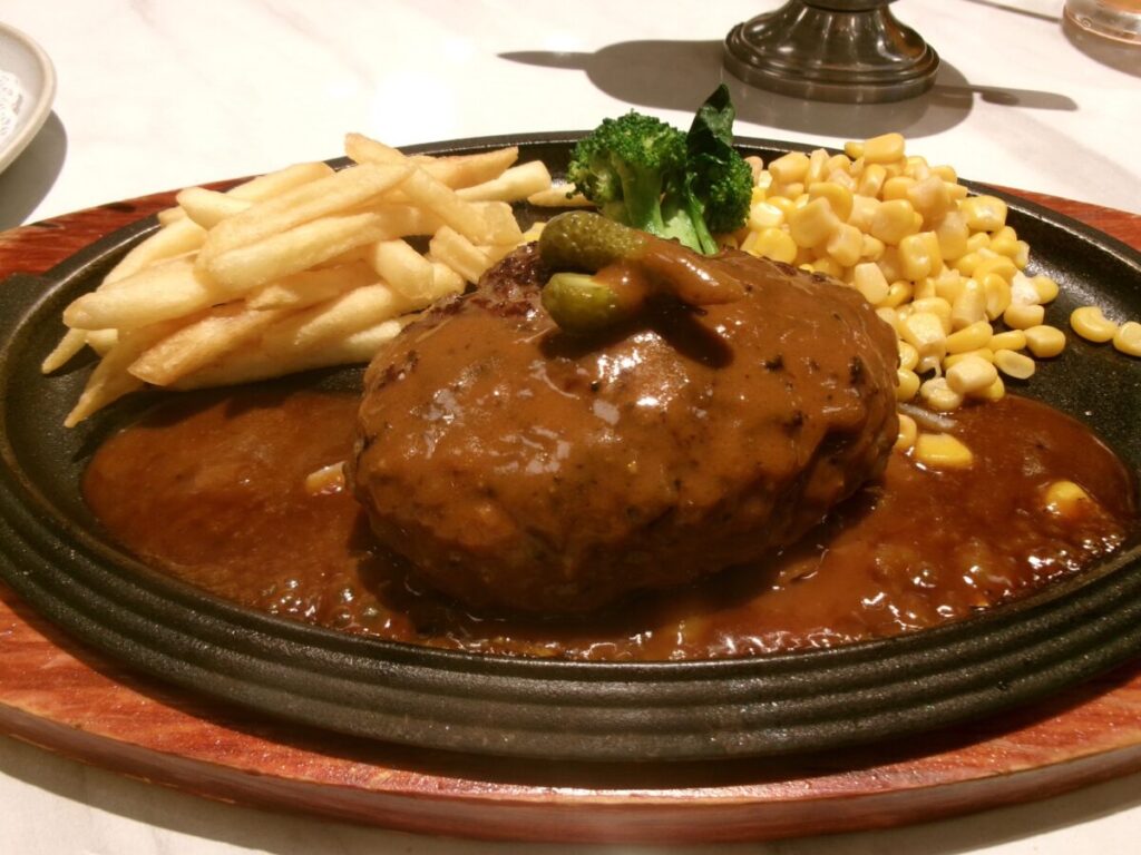 シンガポールのロイヤルホストのハンバーグ