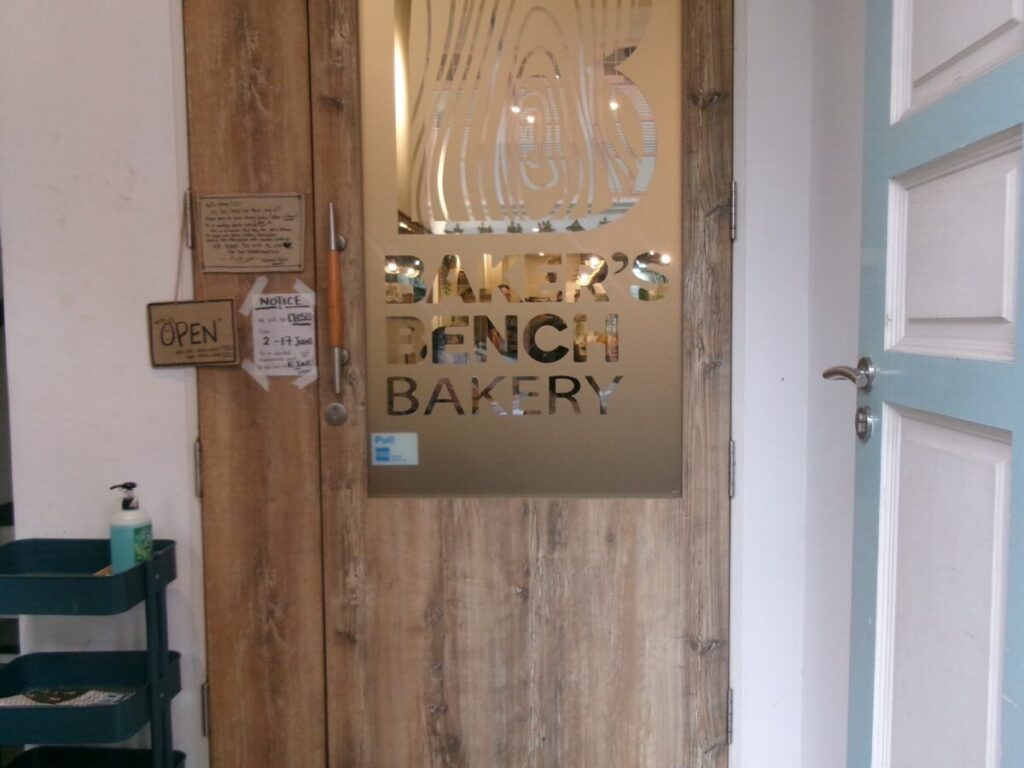おしゃれなベーカリー、Baker’s Benchの外観