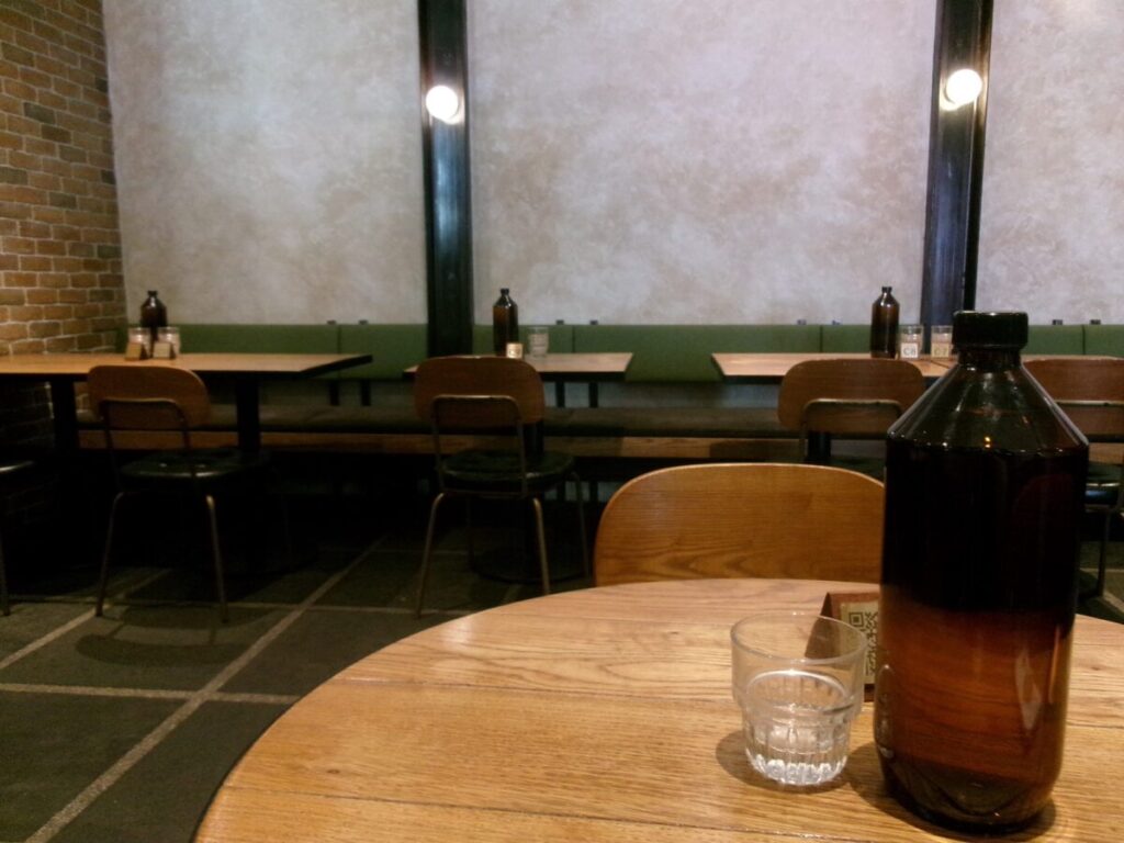 Five Oars Coffee Roastersの席の様子