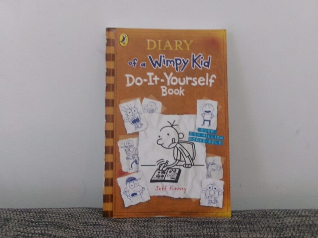 DIARY of a Wimpy kid Do-It-Yoursefl Bookという子ども向けの本