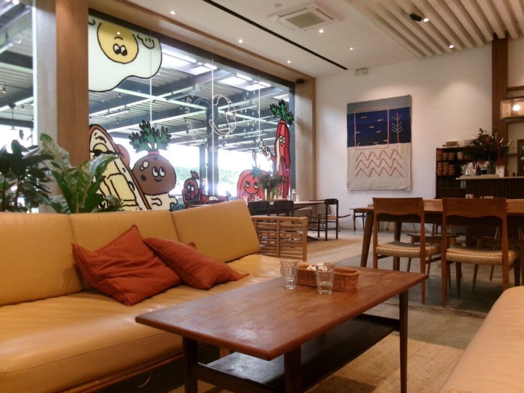 East Coast Communeのおしゃれな店内