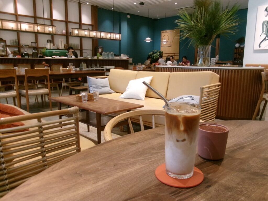 East Coast Communeで注文したアイスラテ