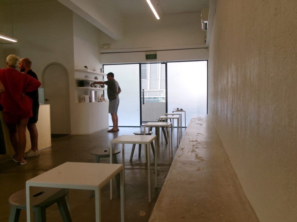 equate coffeeのミニマルな店内