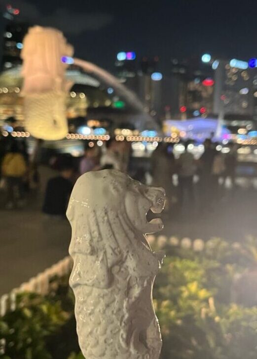 マーライオンアイスとマーライオンの写真