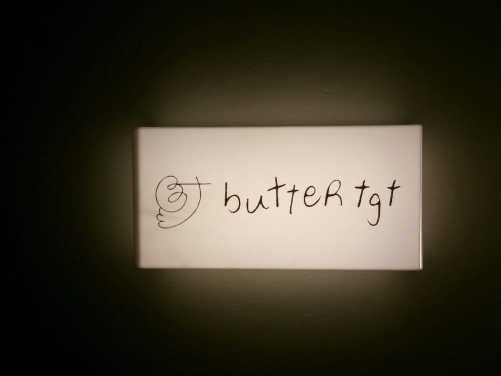 butter tgtのおしゃれな看板