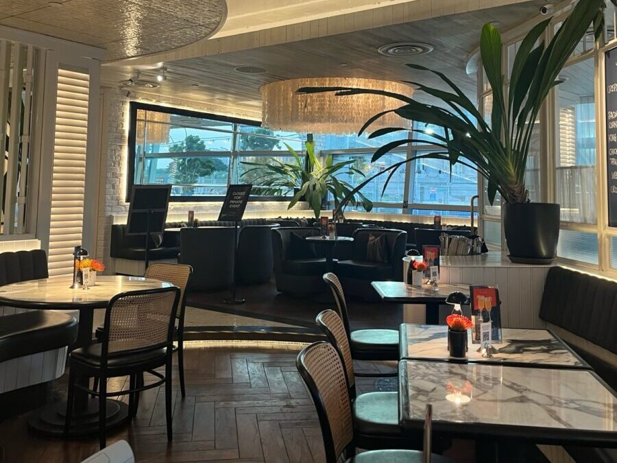 one Fullertonの中のPS.Cafeおの内装
