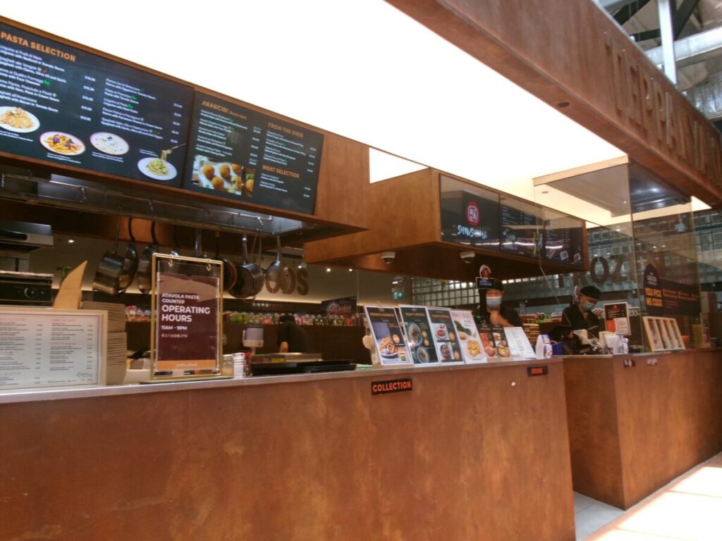 クラークキーのフェアプラのフードコート