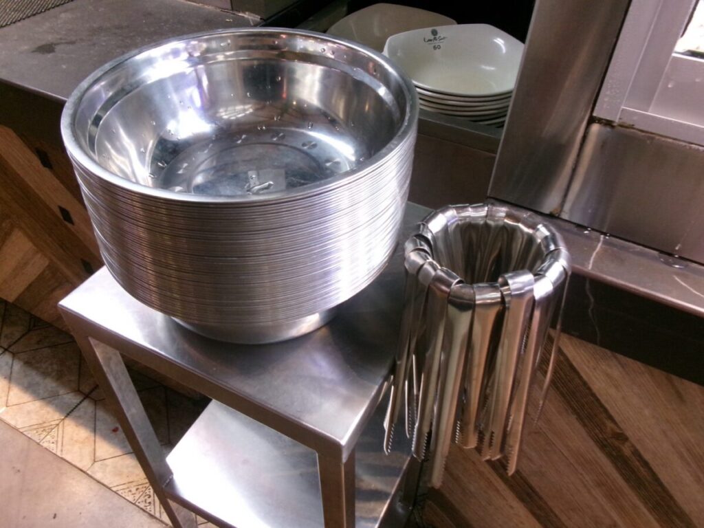 マーラーホットポットのボウルとトング