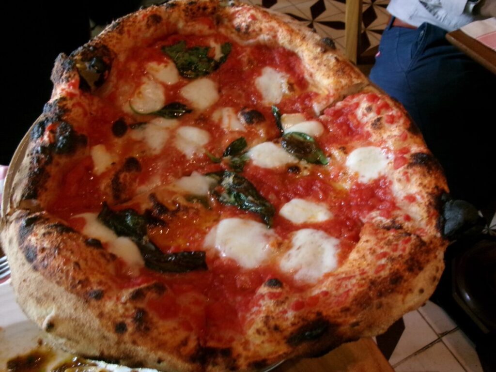 間違いなく美味しい「cicheti」のピザ