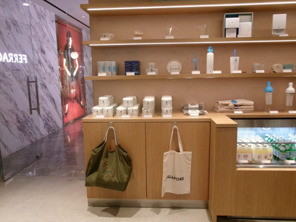 ブルーボトルコーヒーの雑貨コーナー