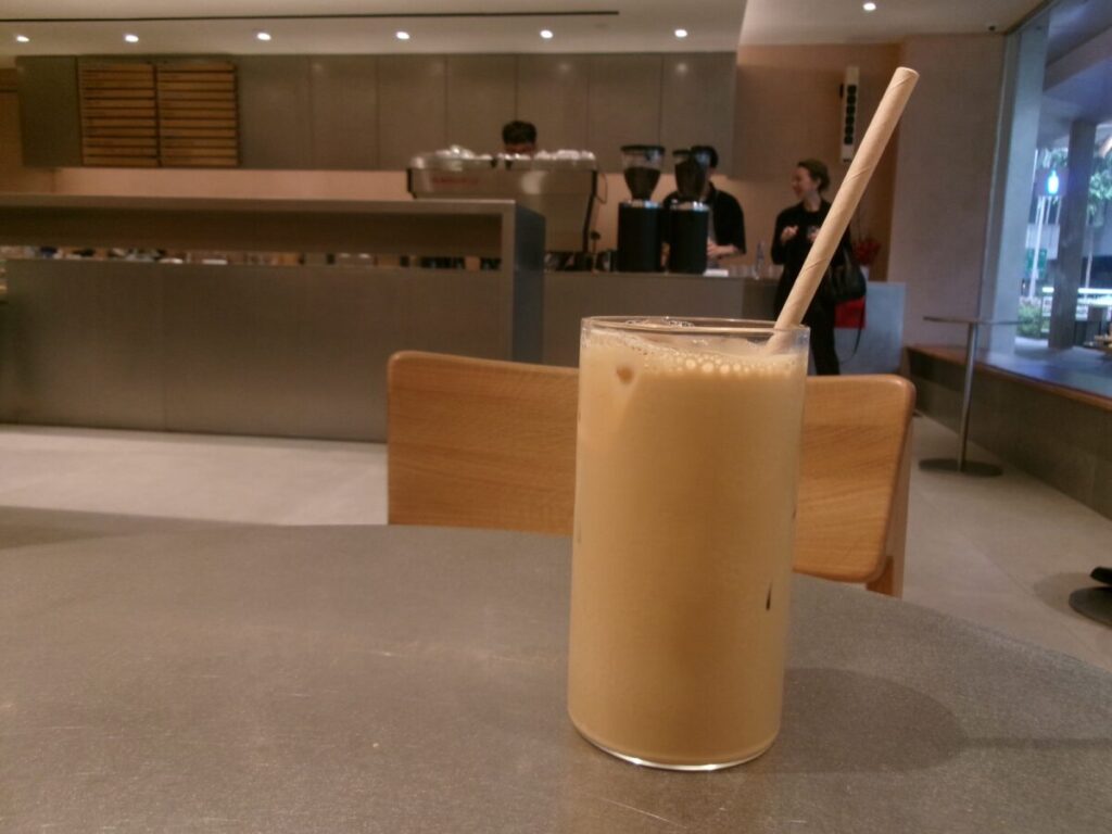 ブルーボトルコーヒーのアイスラテ