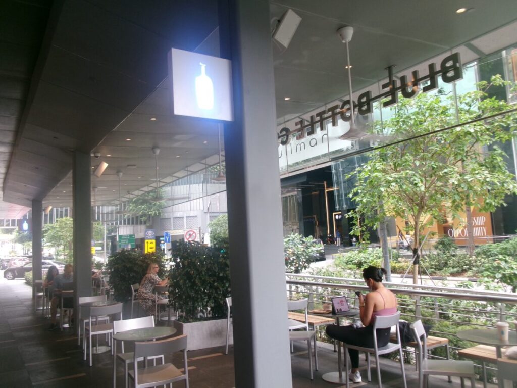 ブルーボトルコーヒーのテラス席