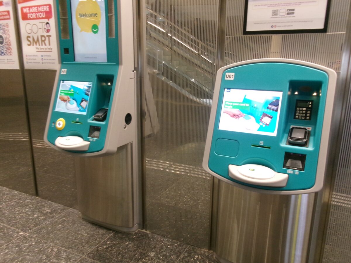 MRTのカードのチャージ機械