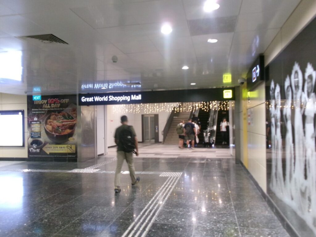 グレワの駅のB2階に繋がっている出口