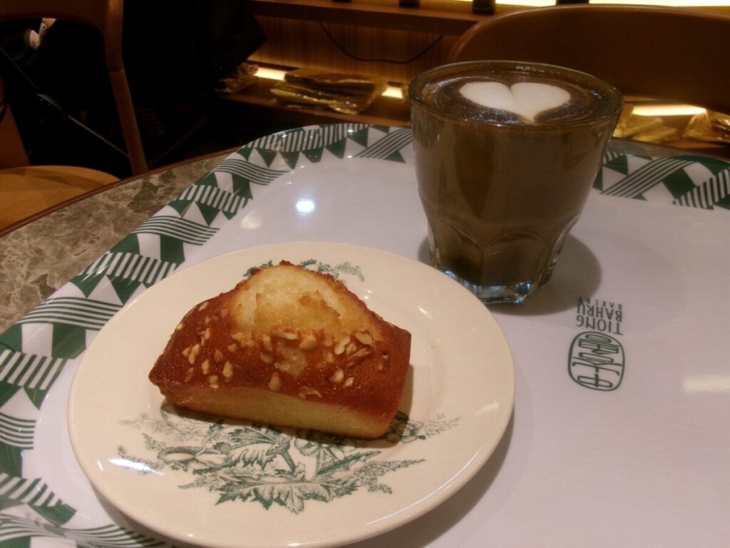 チョンバルベーカリーのフィナンシェ