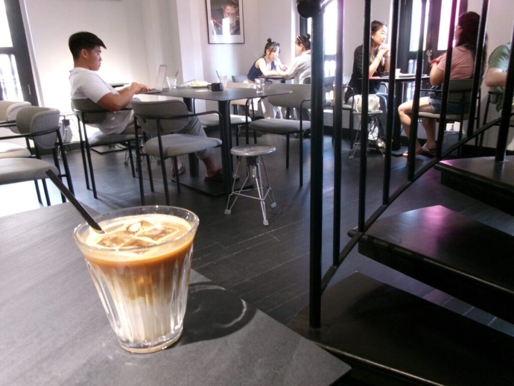 muro coffeeのアイスラテ