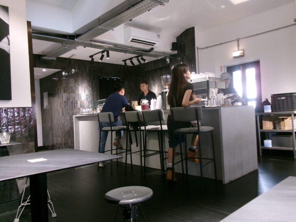 muro coffeeのスタイリッシュな空間