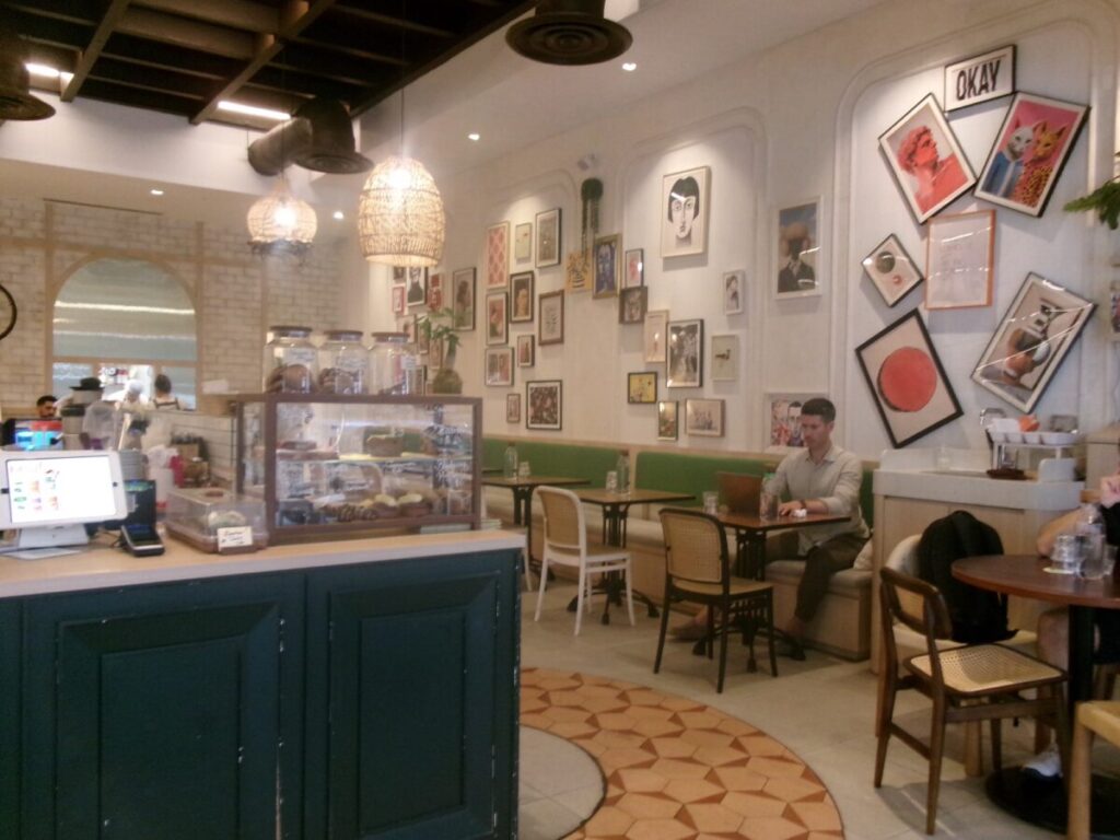 カフェのコーヒーカウンター