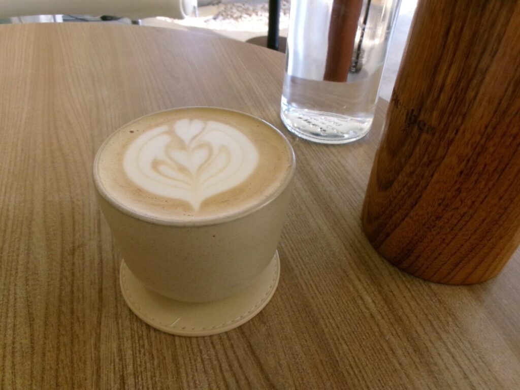 september coffeeのヘーゼルナッツラテ