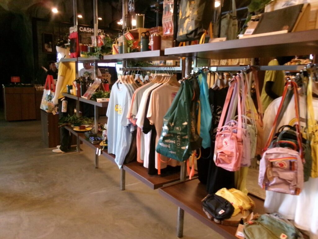 レインフォレスト内のギフトショップ