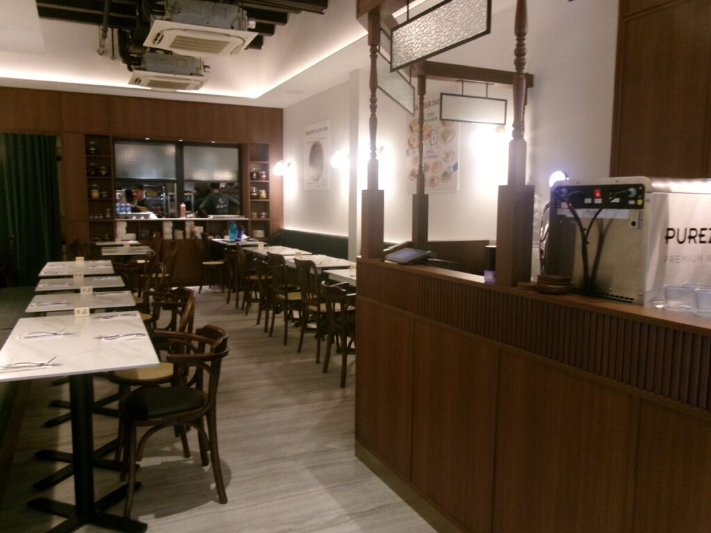 All hands cafeの店内