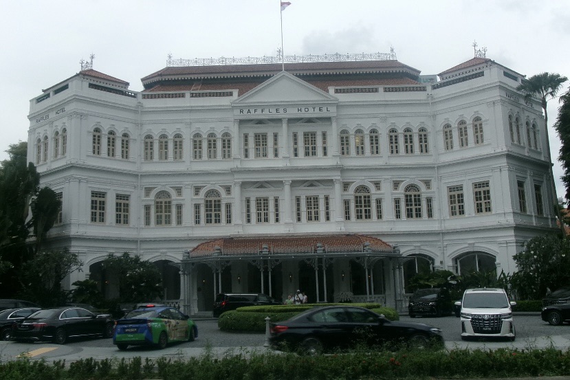 ラッフルズホテルの荘厳な外観