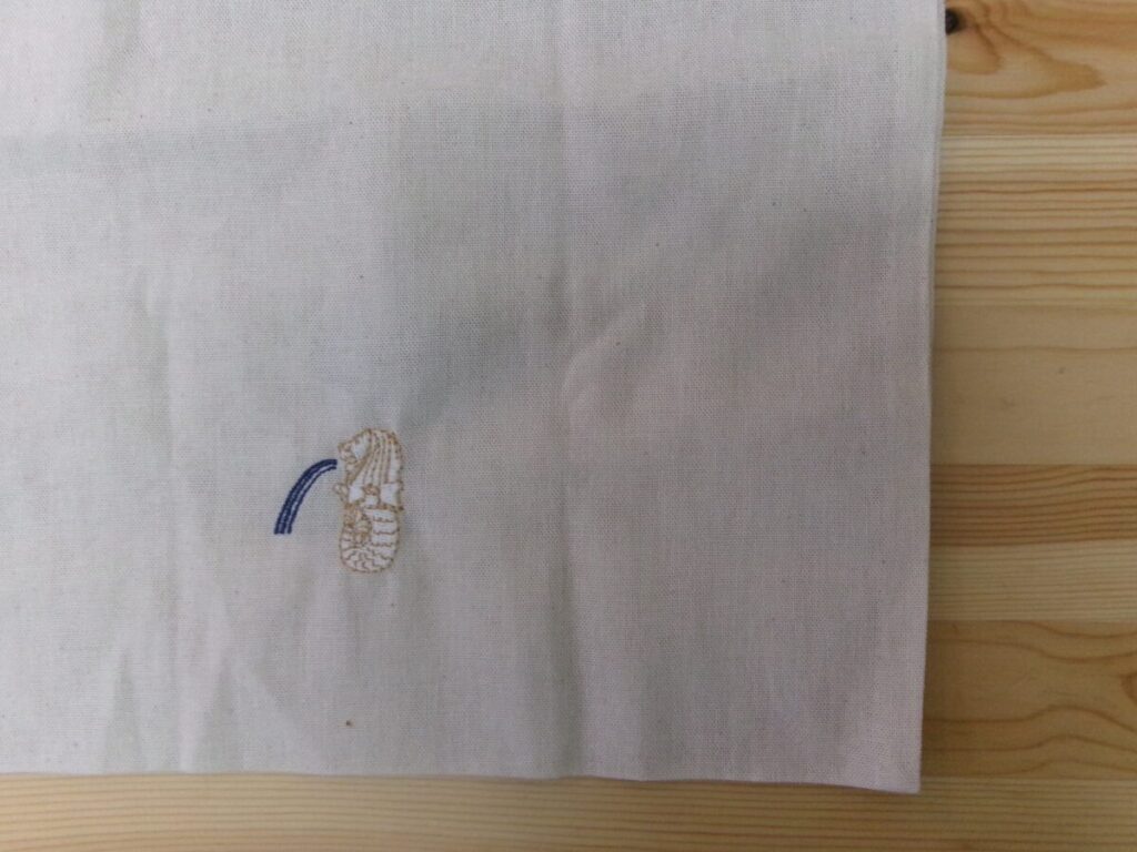 無印のトートバッグの刺繍