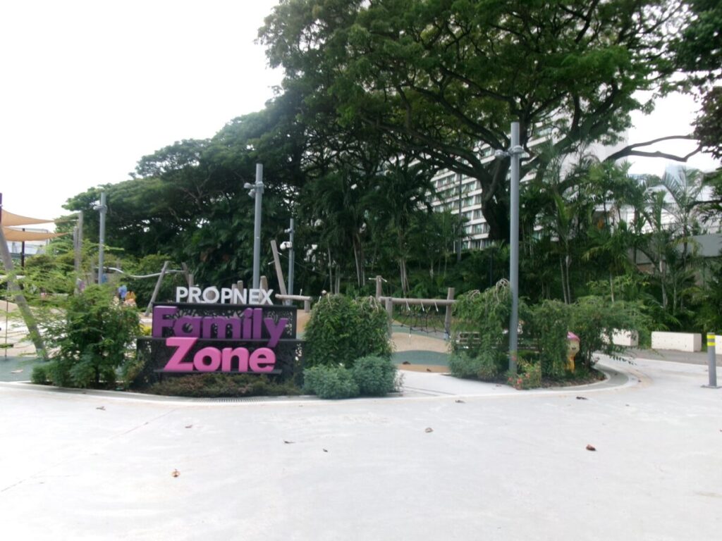 PropNex Family Zoneの看板