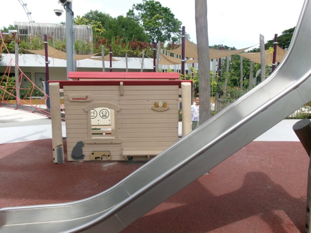 PropNex Family Zoneの小さい子用の滑り台