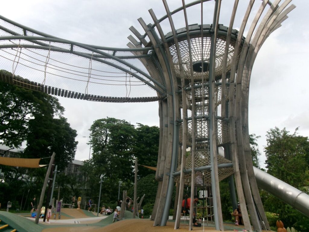 PropNex Family Zoneのシンボルの遊具