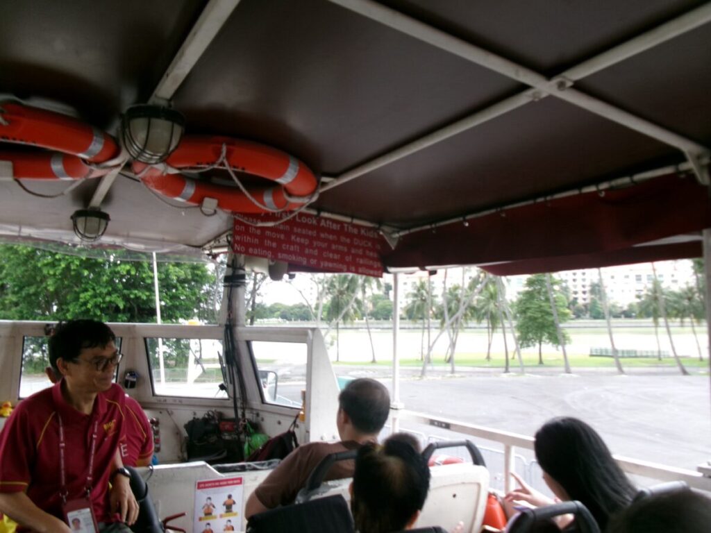 ダックツアーに乗り込んだ様子