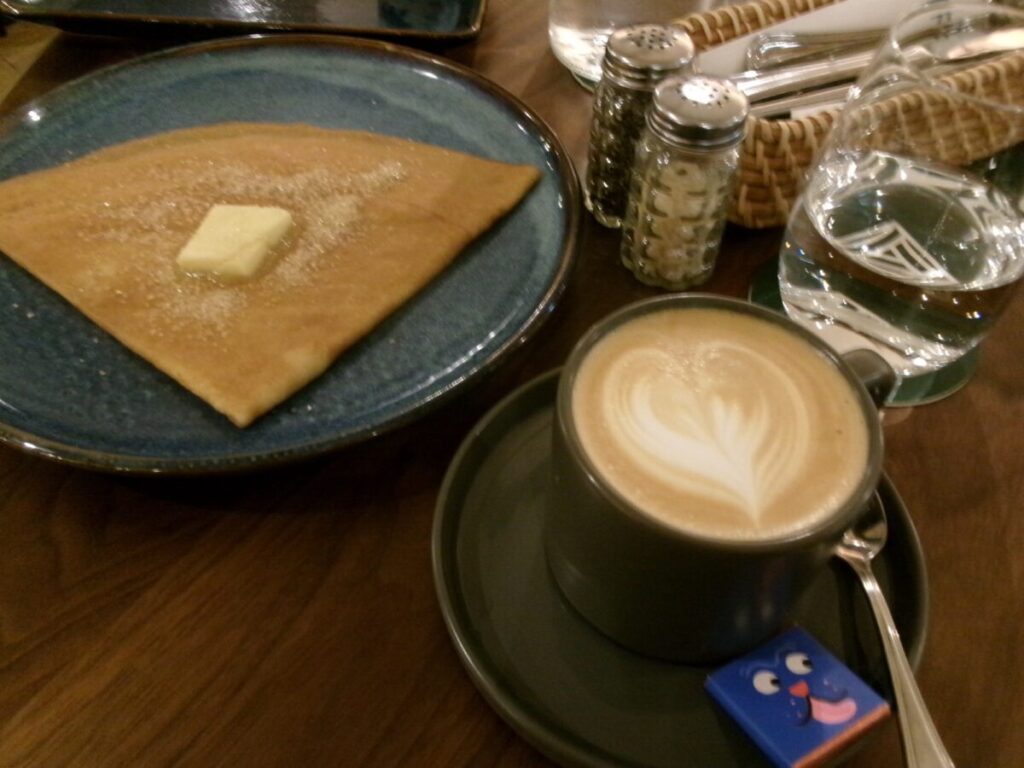 French Foldのクレープとラテ