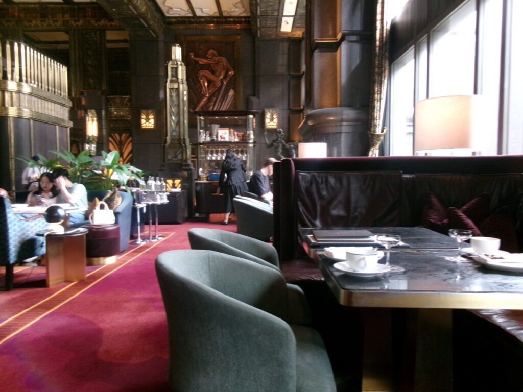 Atlas barの店内の様子