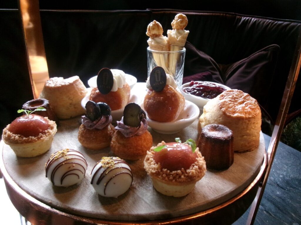 Atlasのアフタヌーンティーのスイーツ