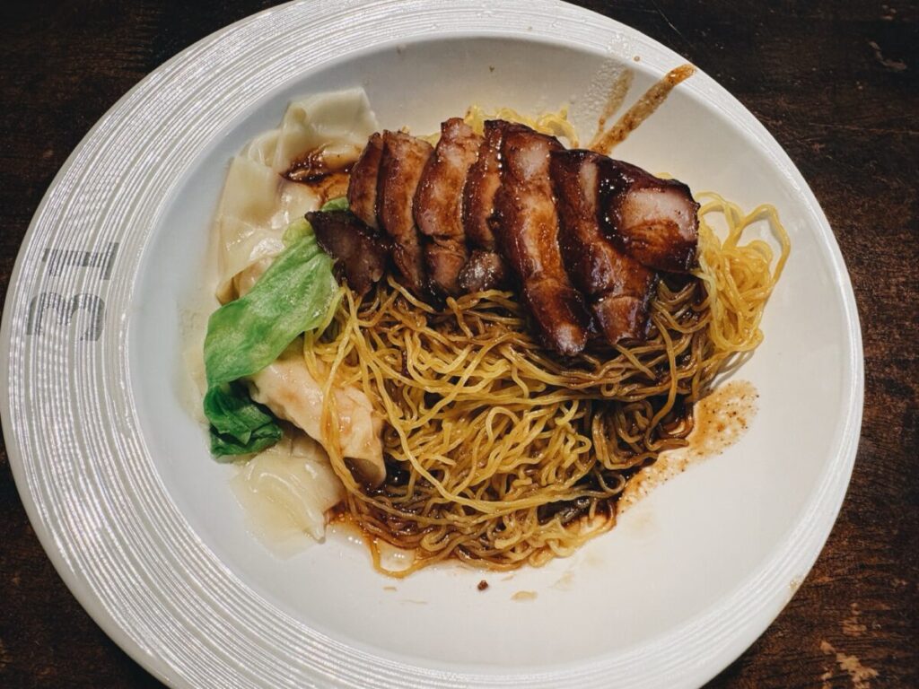 ラオパサのワンタンヌードル