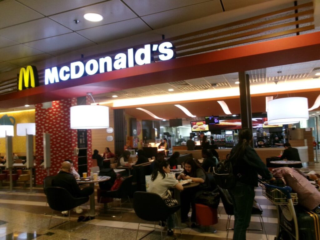 チャンギ空港ターミナル3のマックの外観